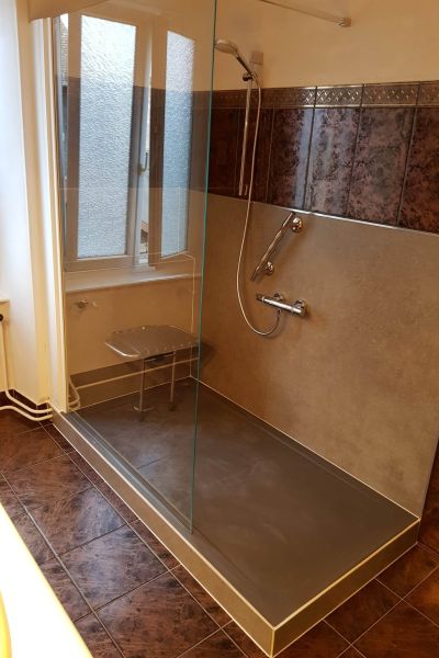 Douche Sur Mesure - Barre d'appui - Siège PMR - Rénove Douches